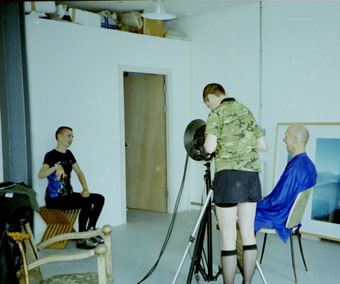 Photograph of Melanie Manchot taking Ju Gosling's portrait